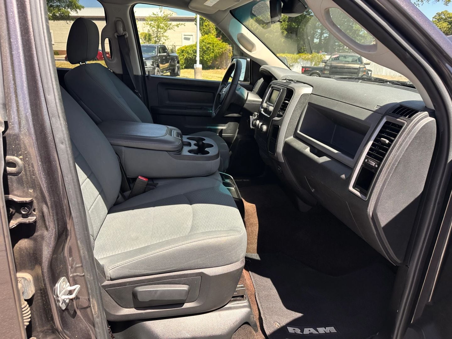 Pre-Owned 2015 RAM 1500 CREW CAB EXPRESS PICKUP 4D 5 1/2 FT - photo - 18