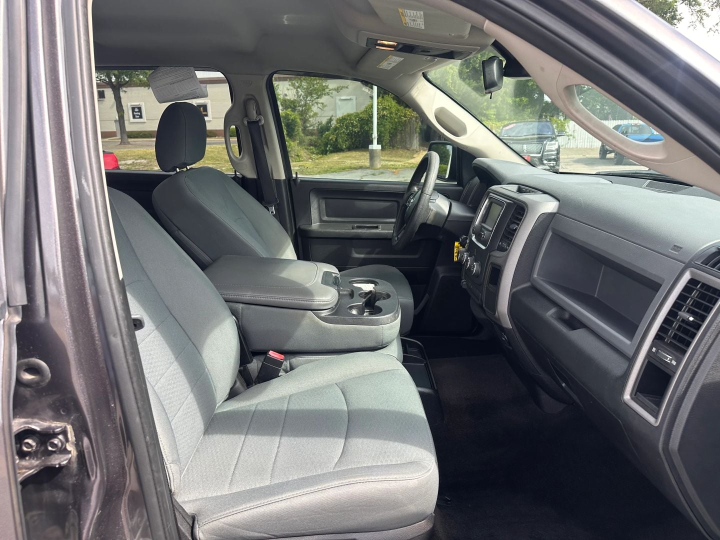 Pre-Owned 2016 RAM 1500 CREW CAB EXPRESS PICKUP 4D 5 1/2 FT - photo - 18