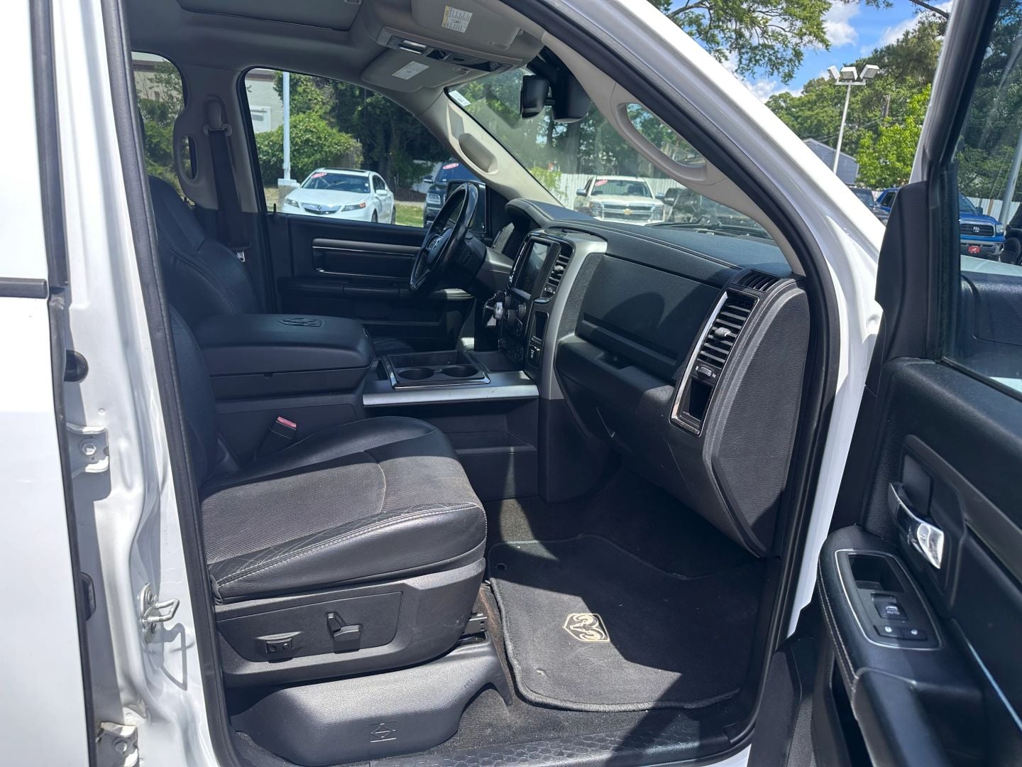 Pre-Owned 2014 RAM 1500 CREW CAB SPORT PICKUP 4D 5 1/2 FT - photo - 14