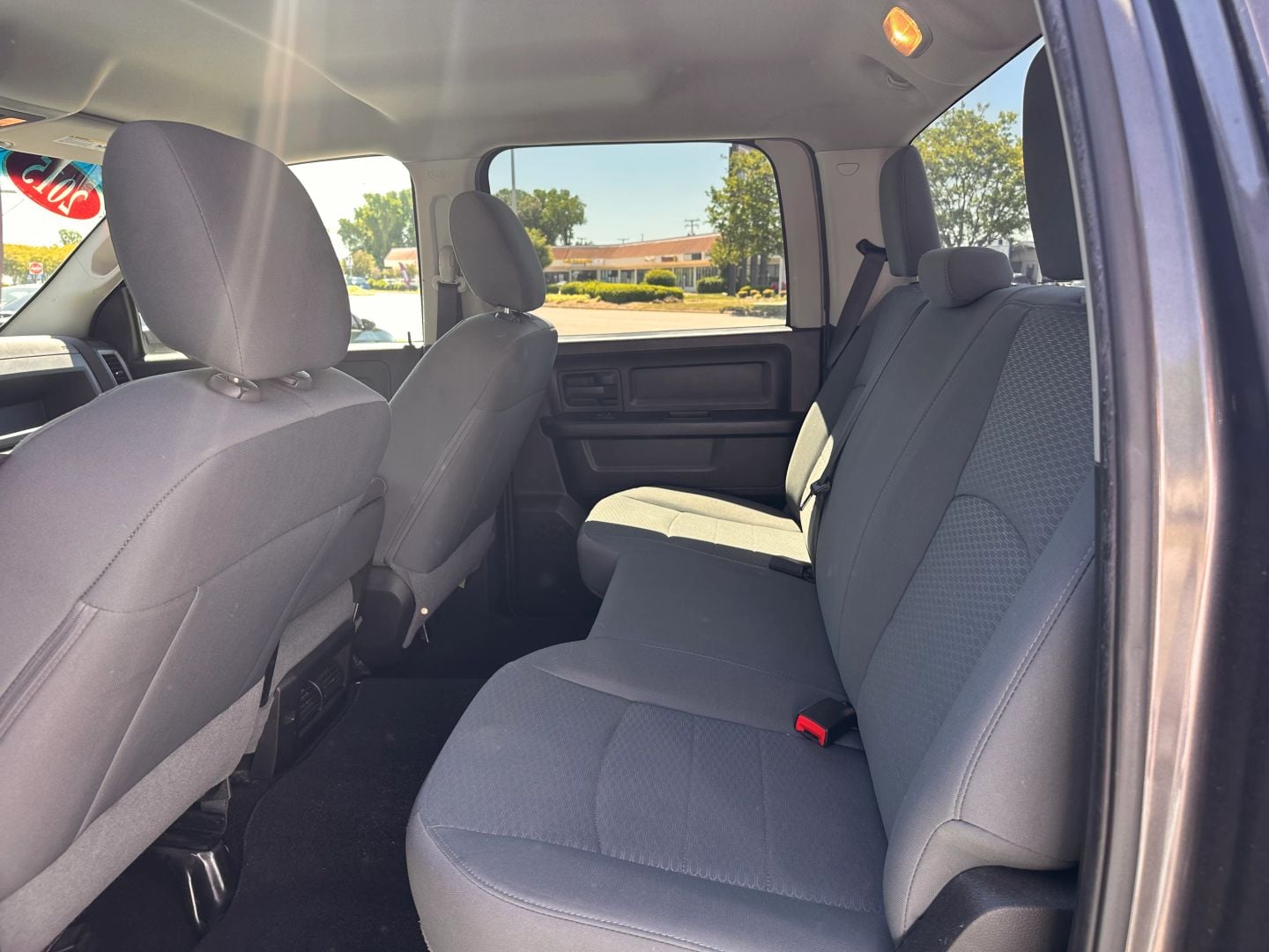 Pre-Owned 2015 RAM 1500 CREW CAB EXPRESS PICKUP 4D 5 1/2 FT - photo - 17