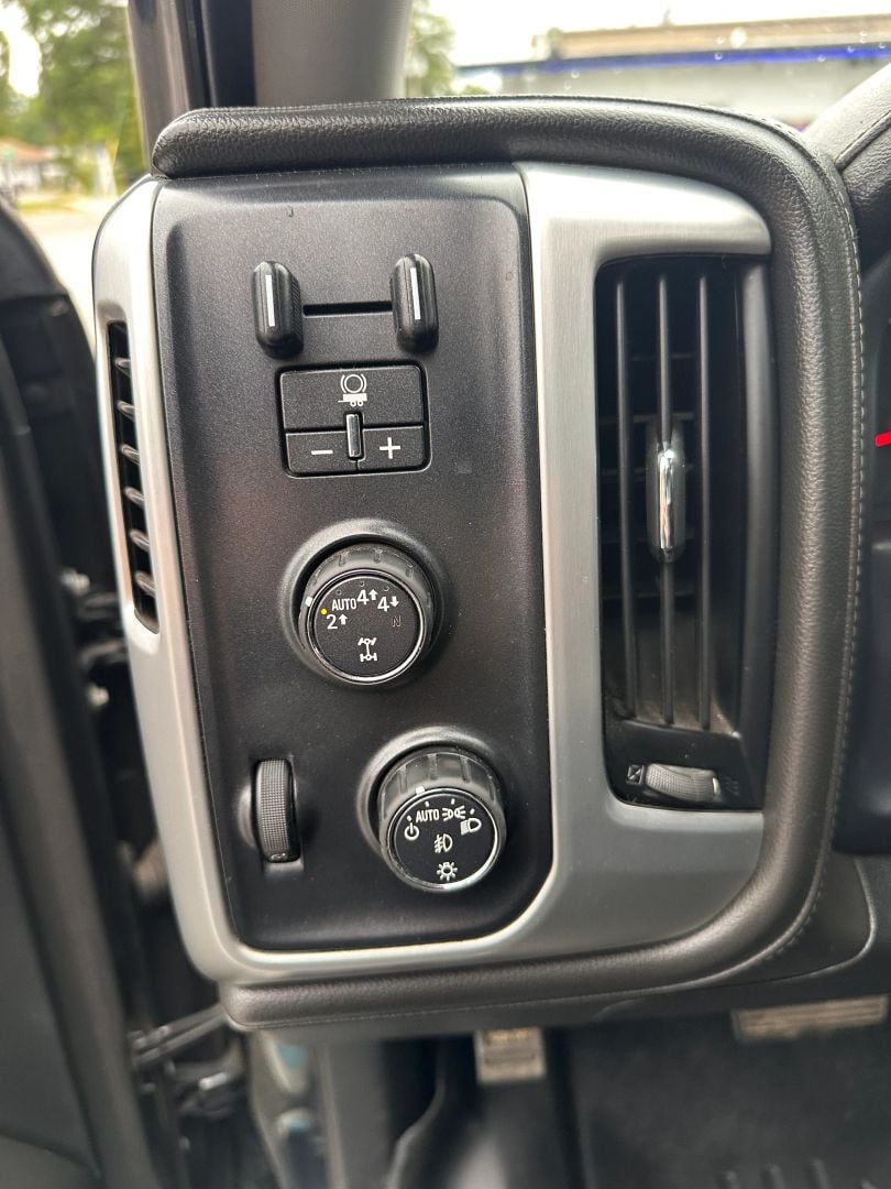Pre-Owned 2018 GMC SIERRA 1500 CREW CAB SLT PICKUP 4D 5 3/4 FT - photo - 28