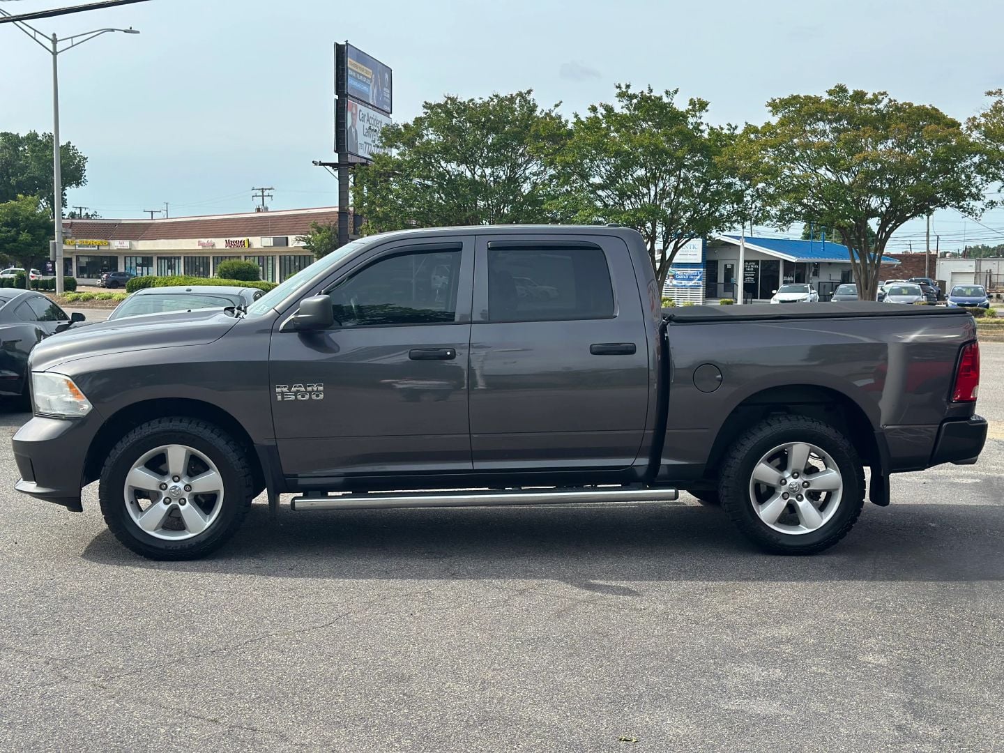Pre-Owned 2016 RAM 1500 CREW CAB EXPRESS PICKUP 4D 5 1/2 FT - photo - 6