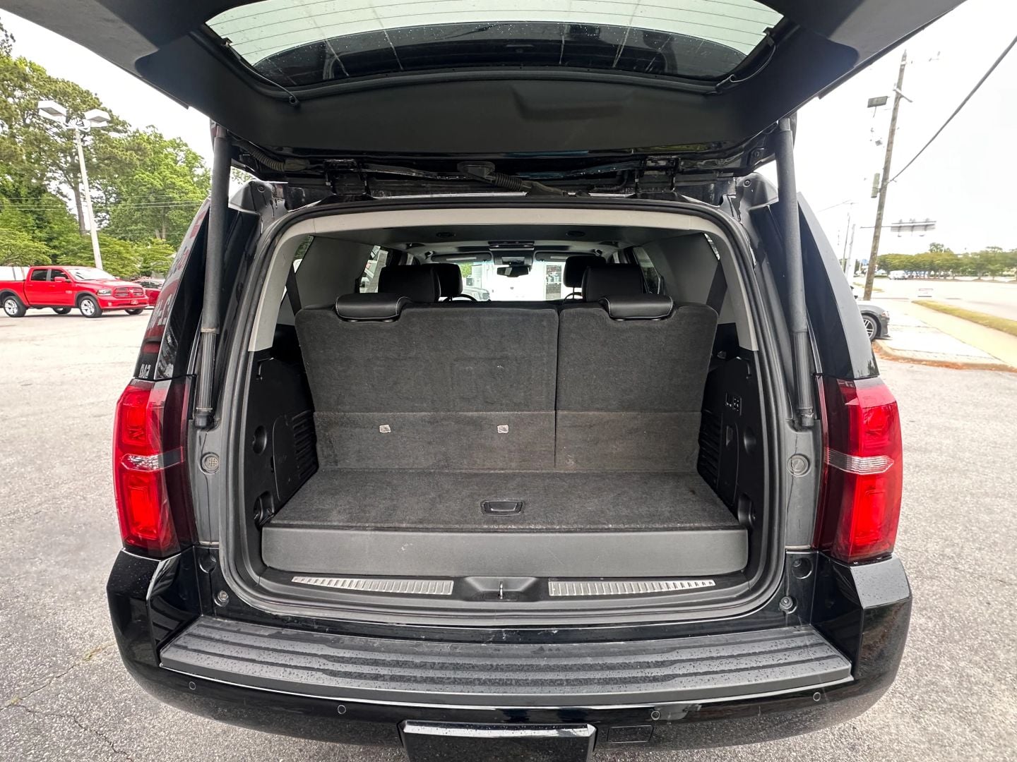 Pre-Owned 2019 CHEVROLET TAHOE LT SPORT UTILITY 4D - photo - 16