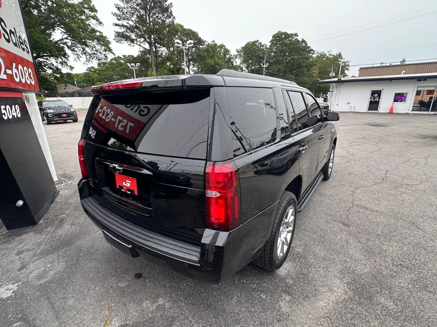 Pre-Owned 2019 CHEVROLET TAHOE LT SPORT UTILITY 4D - photo - 2