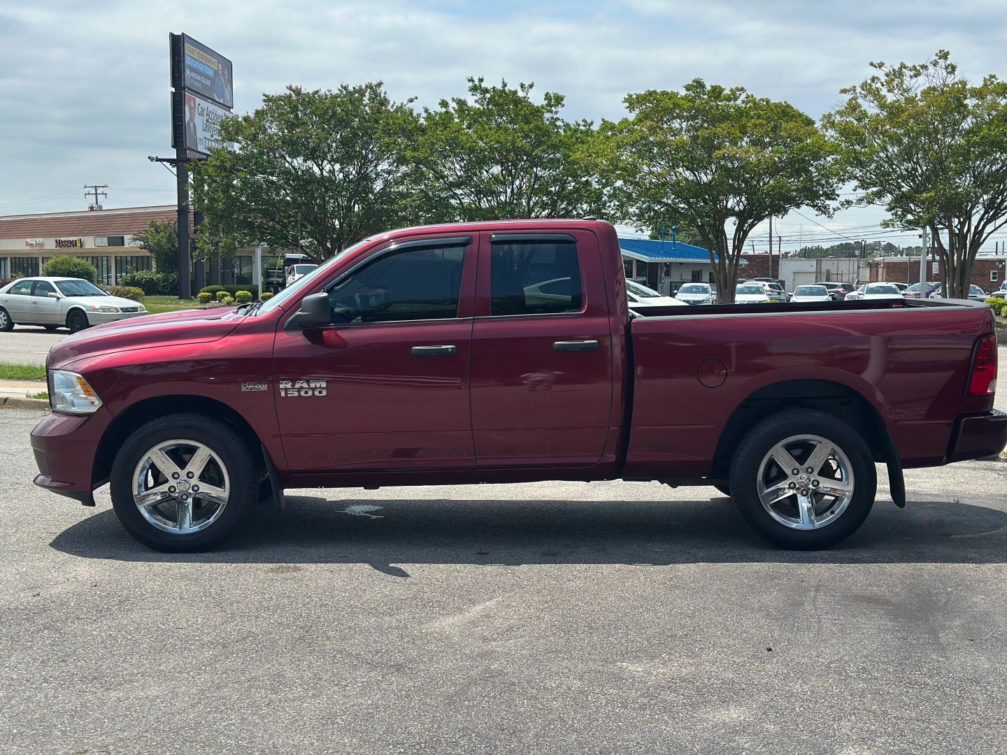 Pre-Owned 2017 RAM 1500 QUAD CAB EXPRESS PICKUP 4D 6 1/3 FT - photo - 6