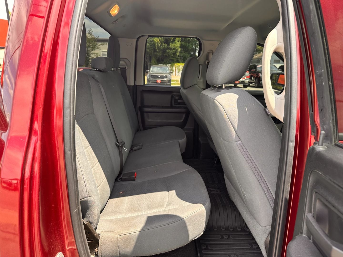 Pre-Owned 2017 RAM 1500 QUAD CAB EXPRESS PICKUP 4D 6 1/3 FT - photo - 14