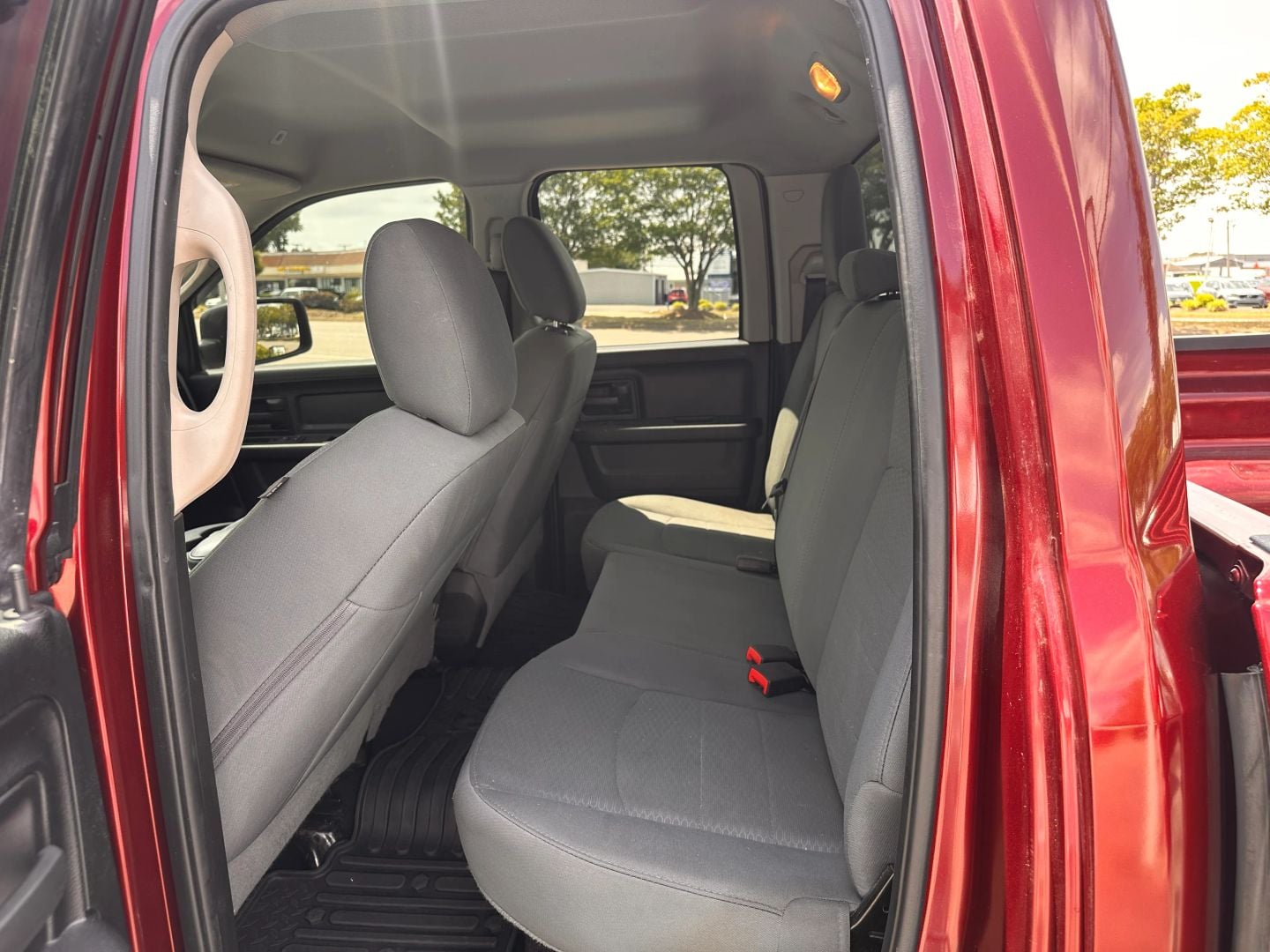 Pre-Owned 2017 RAM 1500 QUAD CAB EXPRESS PICKUP 4D 6 1/3 FT - photo - 12