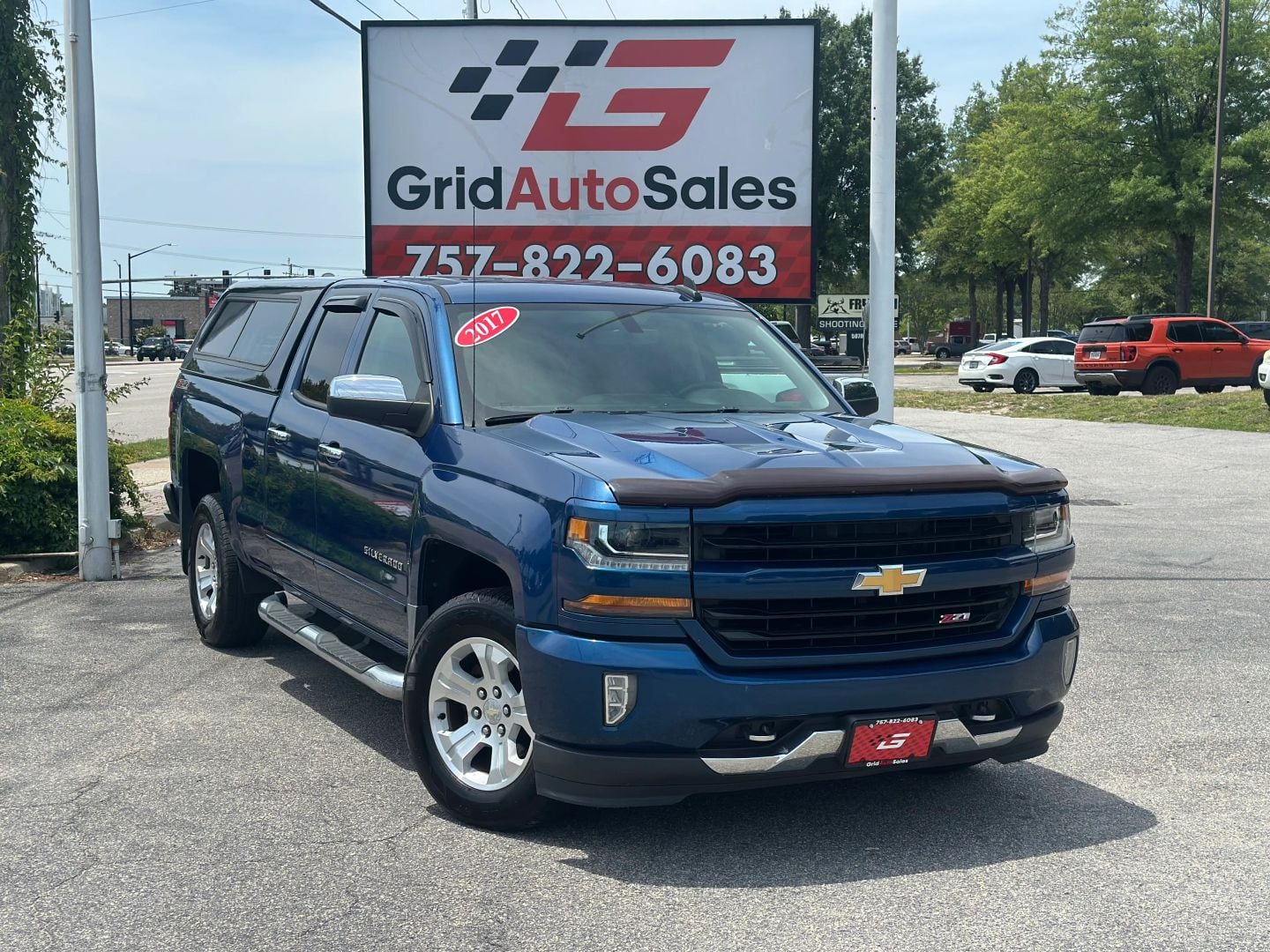 Pre-Owned 2017 CHEVROLET SILVERADO 1500 DOUBLE CAB Z71 LT PICKUP 4D 6 1/2 FT - photo - 0