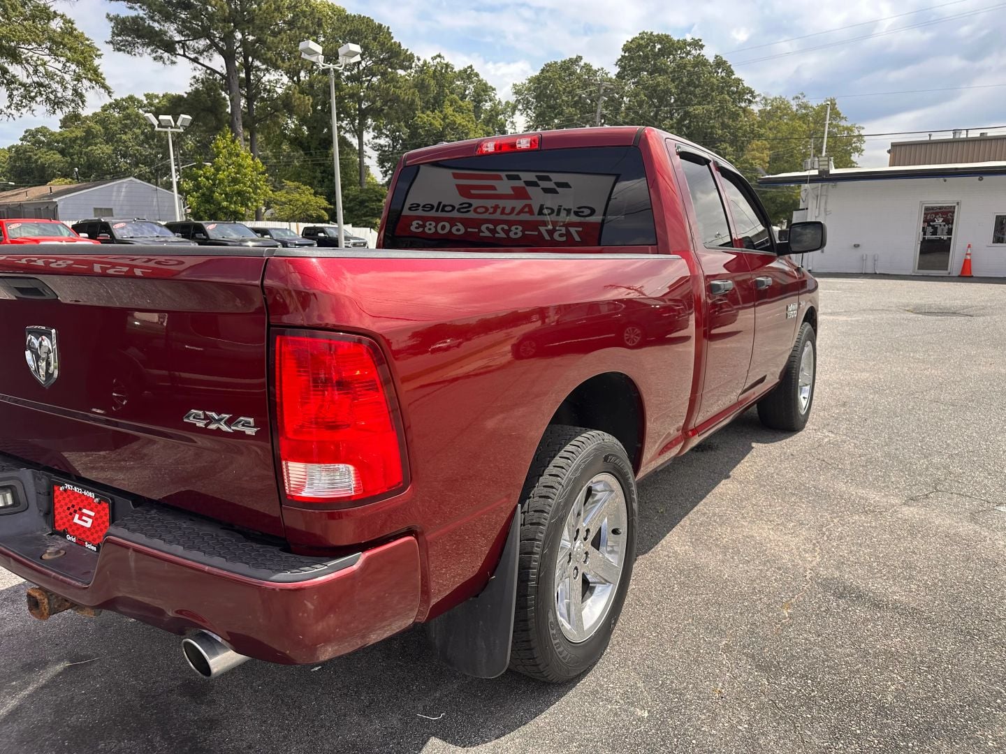Pre-Owned 2017 RAM 1500 QUAD CAB EXPRESS PICKUP 4D 6 1/3 FT - photo - 2