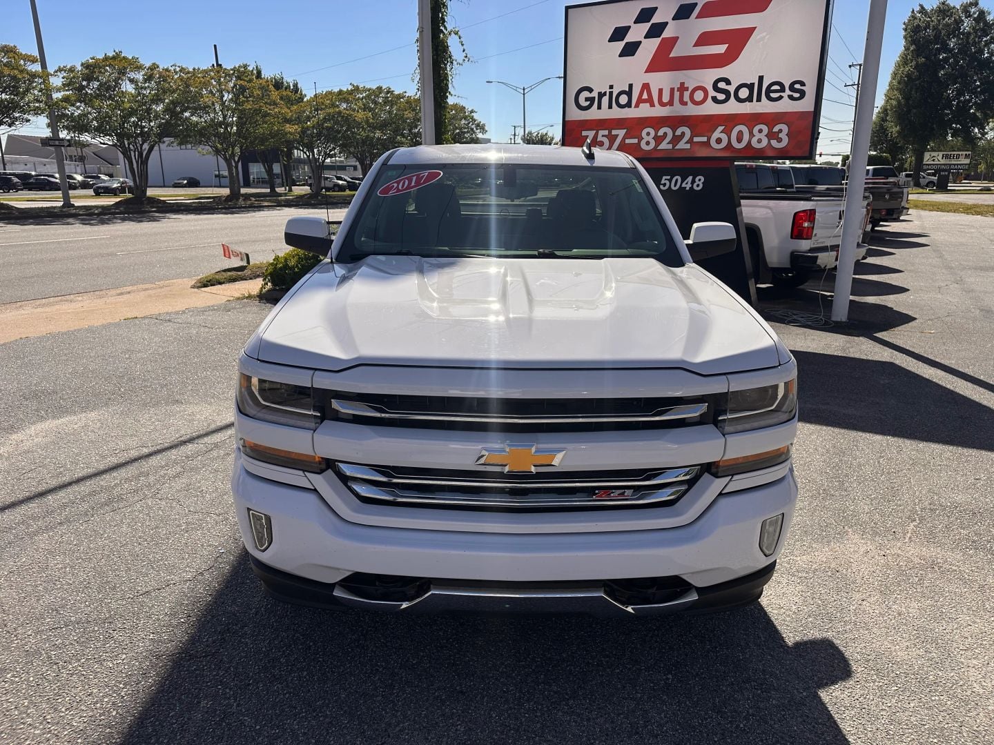 Pre-Owned 2017 CHEVROLET SILVERADO 1500 DOUBLE CAB Z71 LT PICKUP 4D 6 1/2 FT - photo - 8