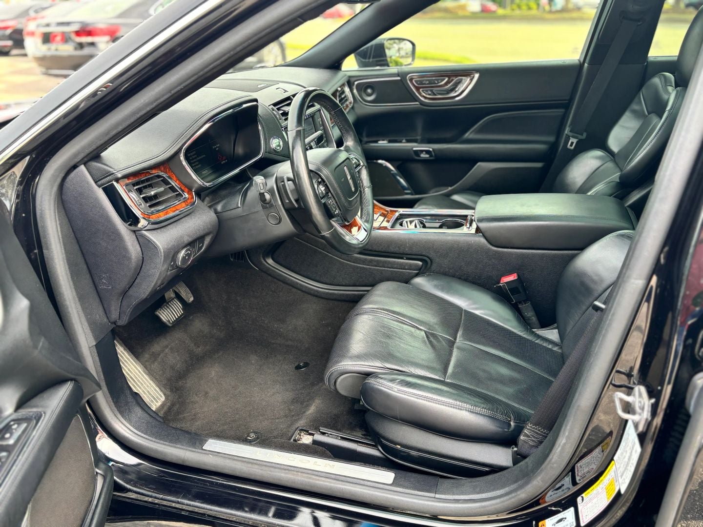 Pre-Owned 2019 LINCOLN CONTINENTAL RESERVE SEDAN 4D - photo - 10