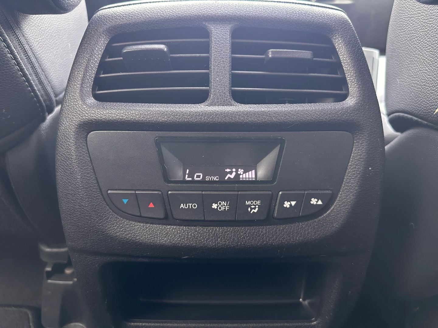 Pre-Owned 2018 HONDA PILOT EX-L SPORT UTILITY 4D - photo - 16