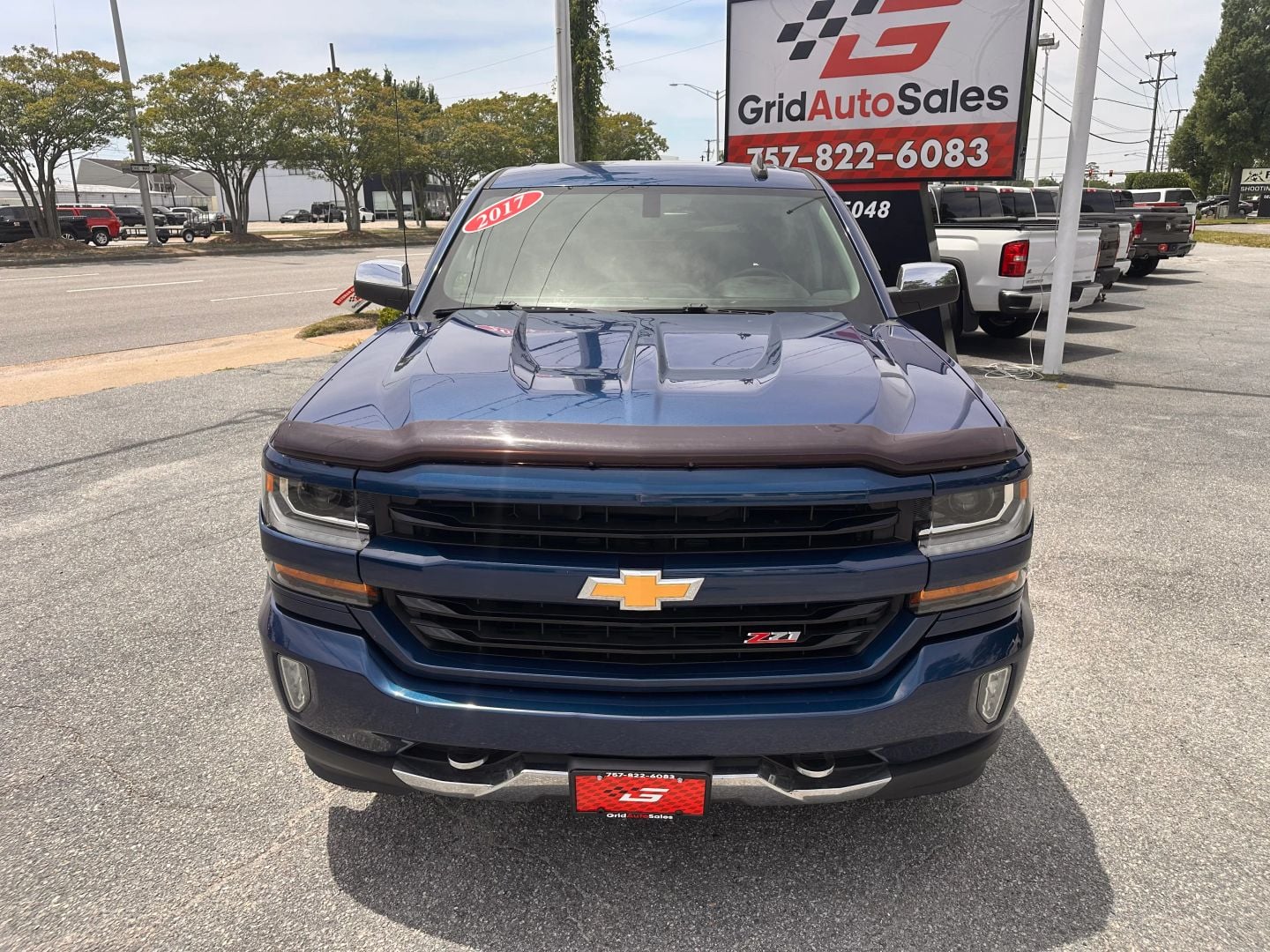 Pre-Owned 2017 CHEVROLET SILVERADO 1500 DOUBLE CAB Z71 LT PICKUP 4D 6 1/2 FT - photo - 8
