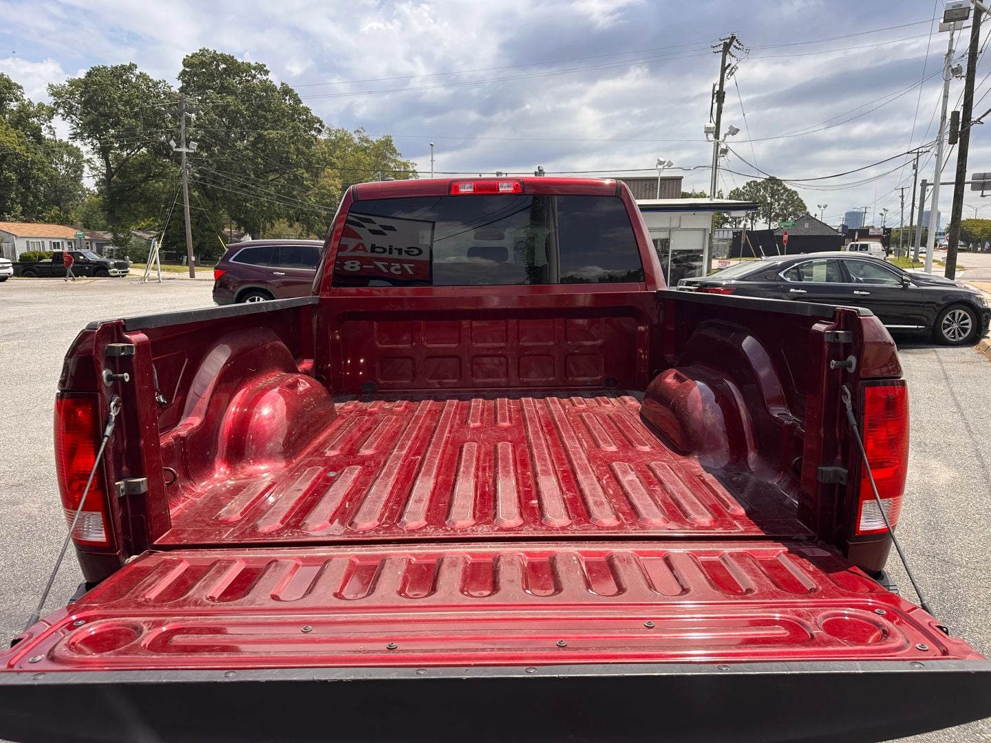 Pre-Owned 2017 RAM 1500 QUAD CAB EXPRESS PICKUP 4D 6 1/3 FT - photo - 4