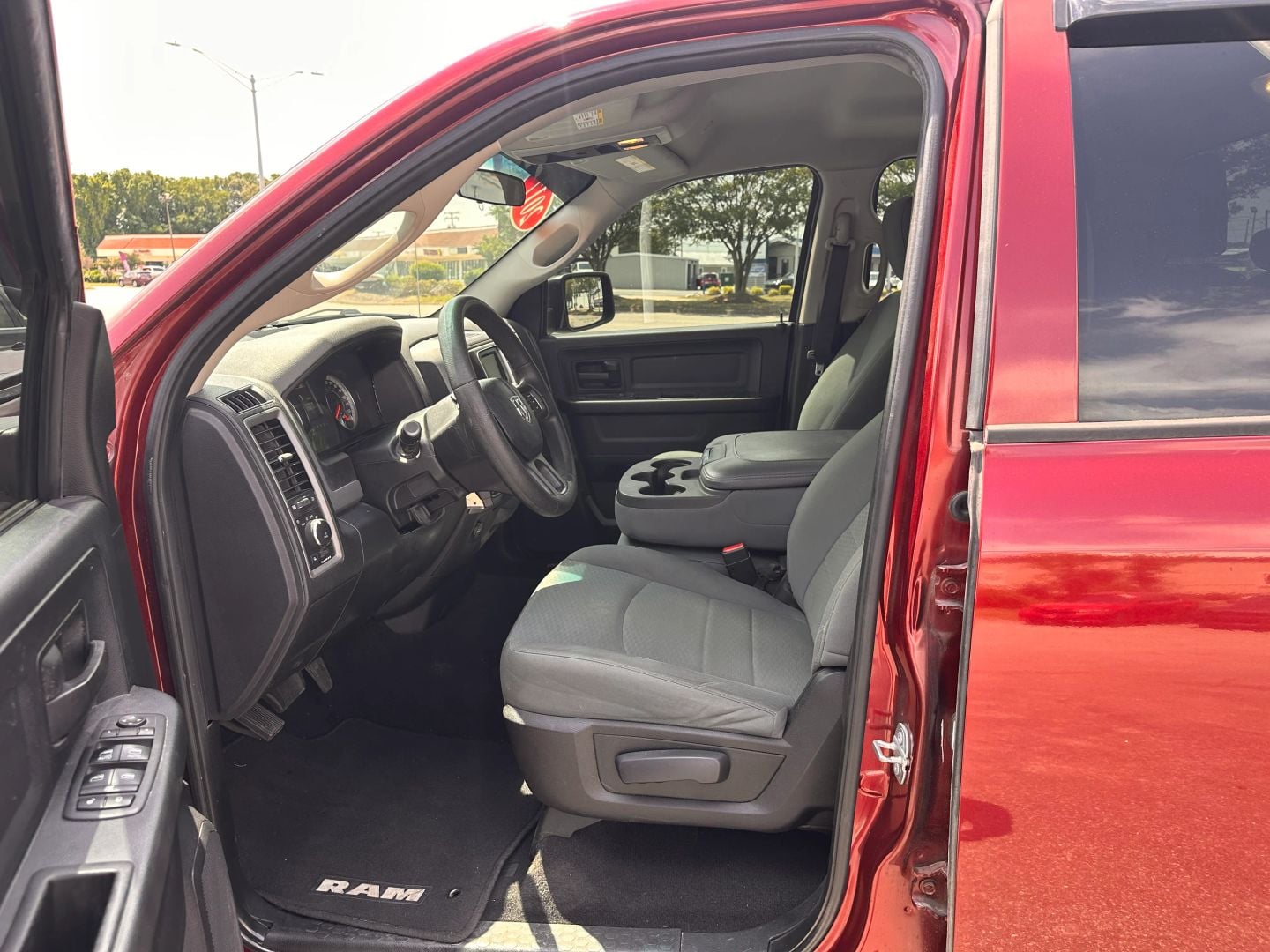 Pre-Owned 2017 RAM 1500 QUAD CAB EXPRESS PICKUP 4D 6 1/3 FT - photo - 10