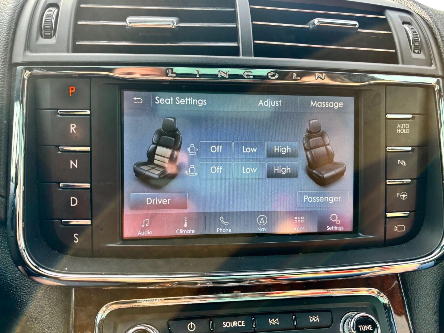 Pre-Owned 2019 LINCOLN CONTINENTAL RESERVE SEDAN 4D - photo - 24