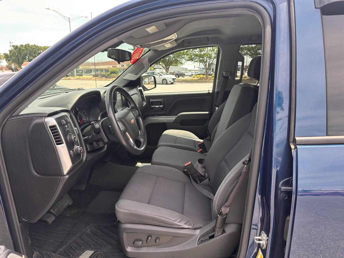 Pre-Owned 2017 CHEVROLET SILVERADO 1500 DOUBLE CAB Z71 LT PICKUP 4D 6 1/2 FT - photo - 15