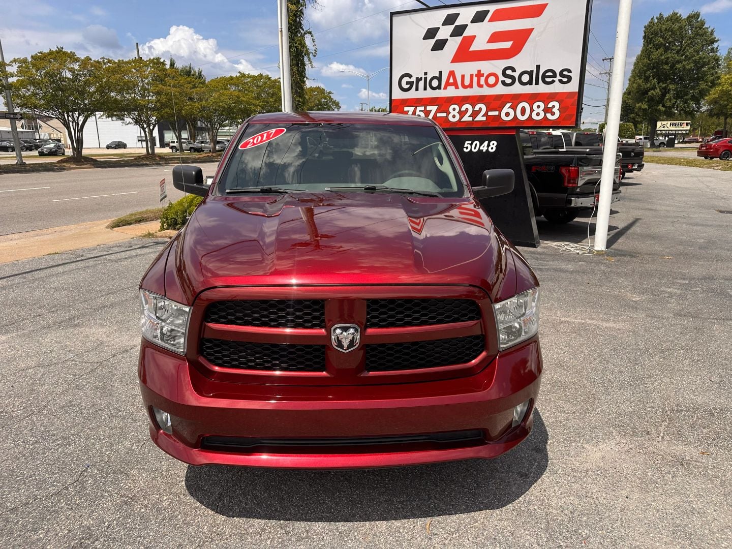 Pre-Owned 2017 RAM 1500 QUAD CAB EXPRESS PICKUP 4D 6 1/3 FT - photo - 8