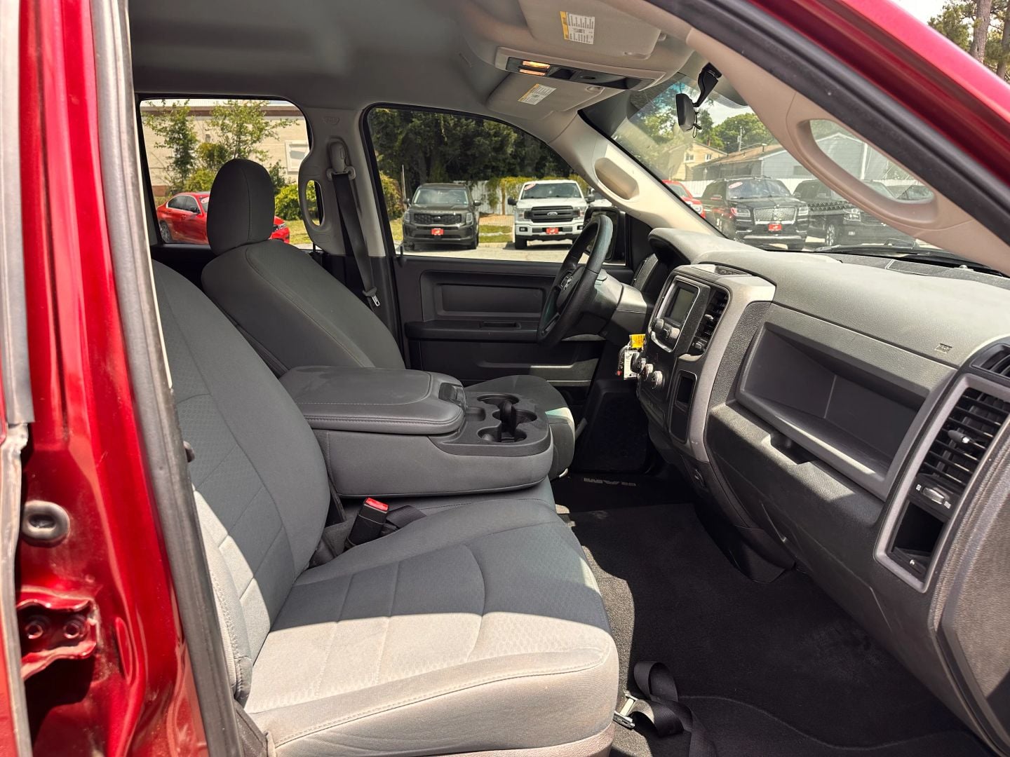 Pre-Owned 2017 RAM 1500 QUAD CAB EXPRESS PICKUP 4D 6 1/3 FT - photo - 13