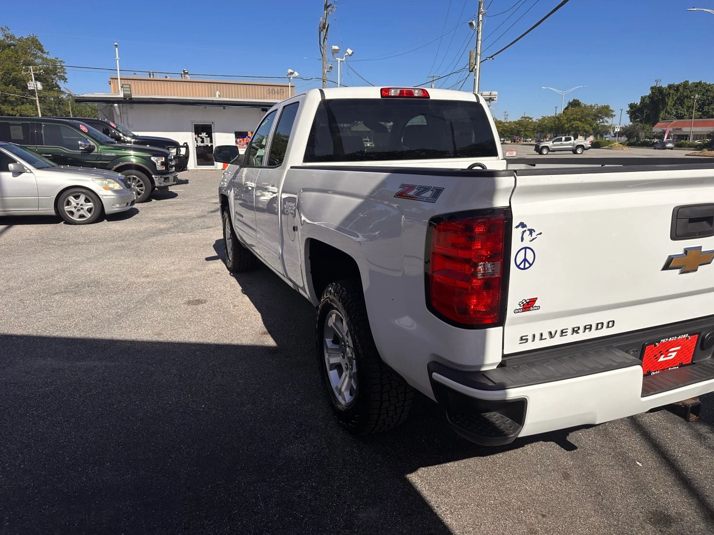 Pre-Owned 2017 CHEVROLET SILVERADO 1500 DOUBLE CAB Z71 LT PICKUP 4D 6 1/2 FT - photo - 5
