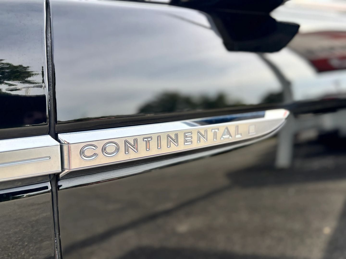 Pre-Owned 2019 LINCOLN CONTINENTAL RESERVE SEDAN 4D - photo - 9