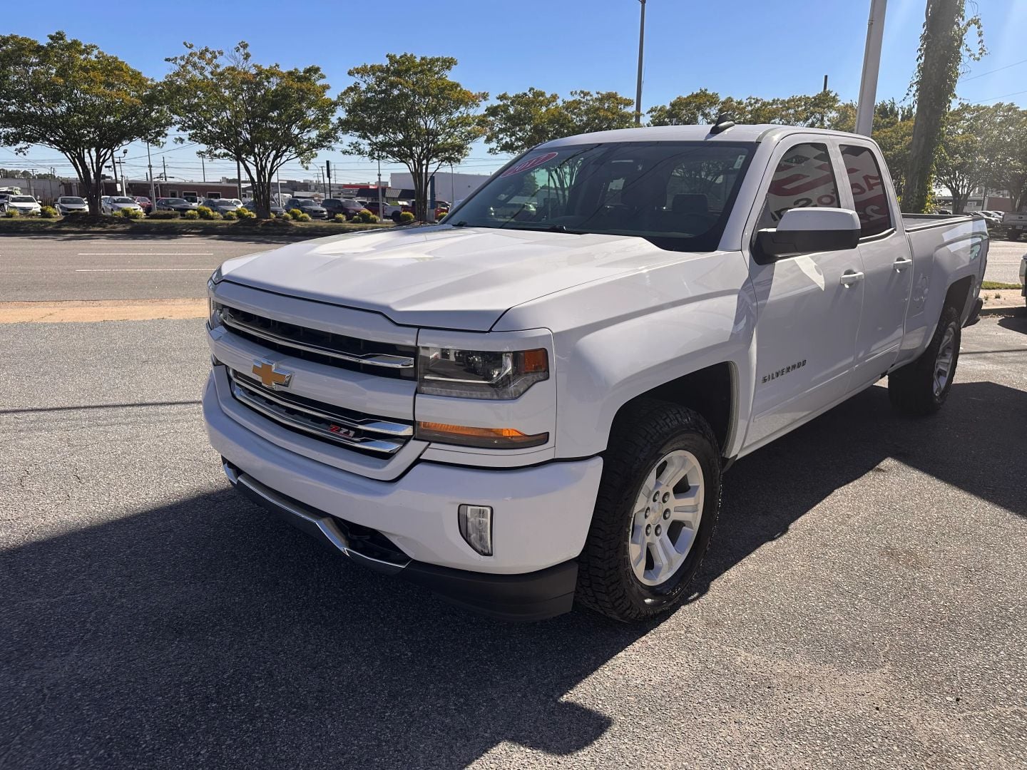 Pre-Owned 2017 CHEVROLET SILVERADO 1500 DOUBLE CAB Z71 LT PICKUP 4D 6 1/2 FT - photo - 7