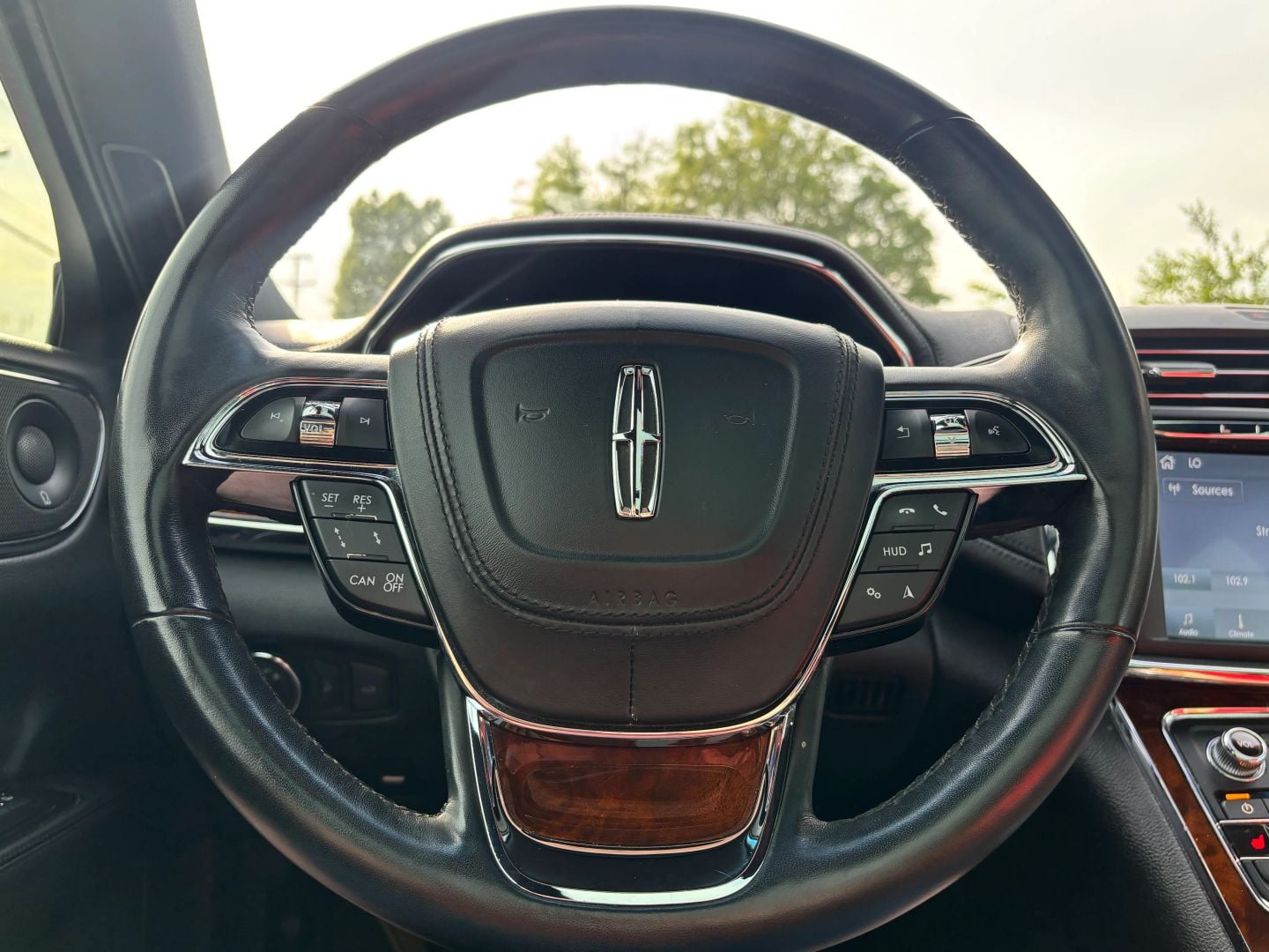 Pre-Owned 2019 LINCOLN CONTINENTAL RESERVE SEDAN 4D - photo - 35