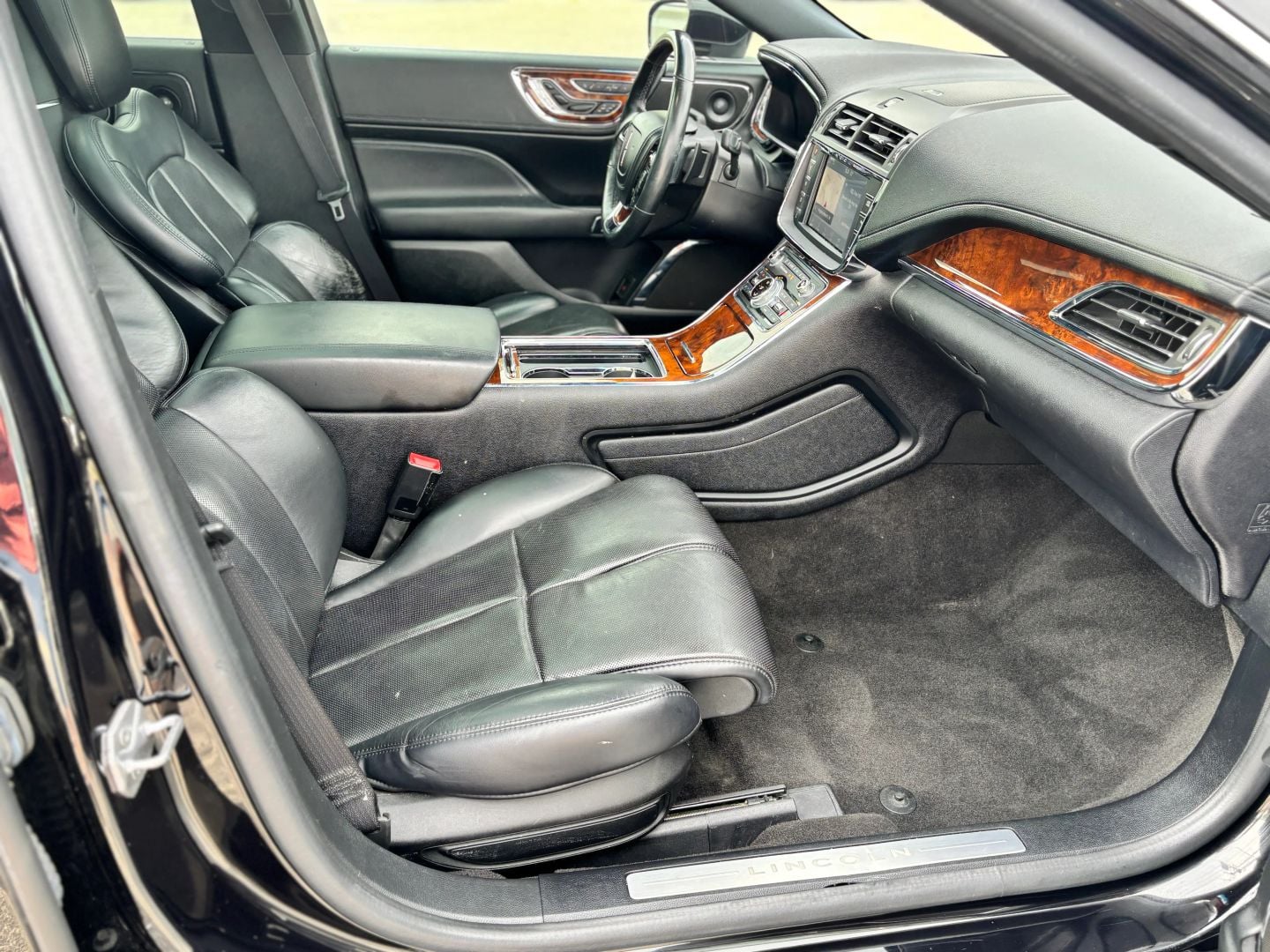 Pre-Owned 2019 LINCOLN CONTINENTAL RESERVE SEDAN 4D - photo - 16