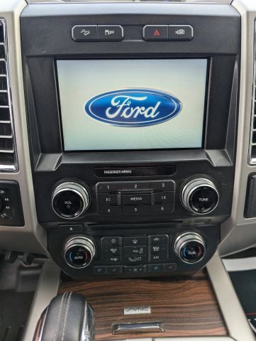 Pre-Owned 2015 Ford F150 SuperCrew Cab Lariat Pickup 4D 5 1/2 ft - photo - 2