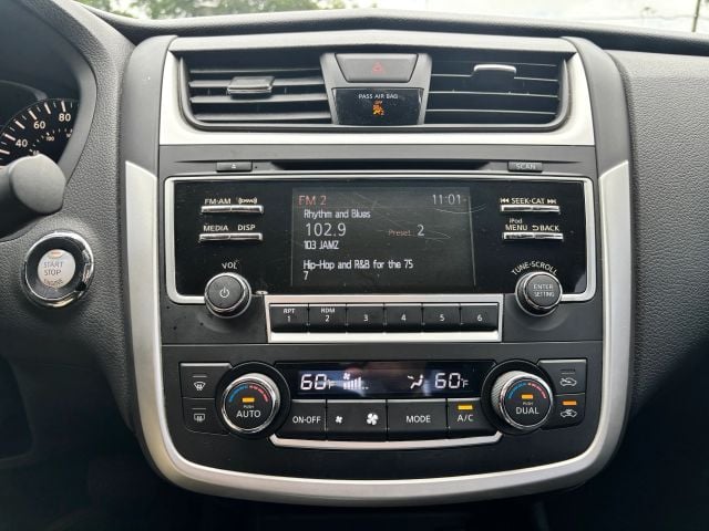 Pre-Owned 2017 Nissan Altima 2.5 SV Sedan 4D - photo - 17