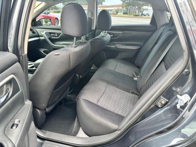 Pre-Owned 2017 Nissan Altima 2.5 SV Sedan 4D - photo - 12