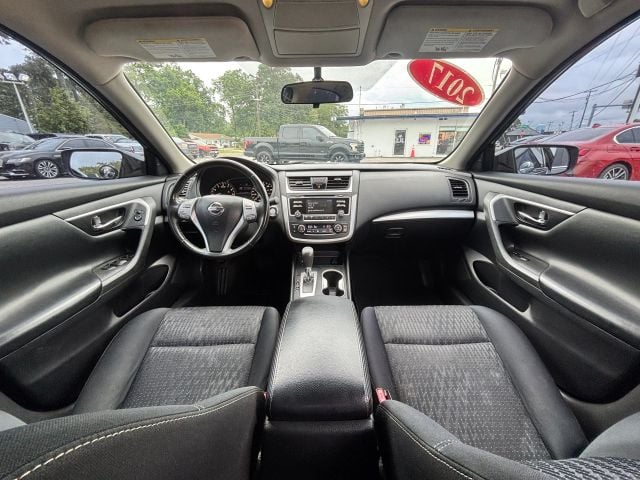Pre-Owned 2017 Nissan Altima 2.5 SV Sedan 4D - photo - 16