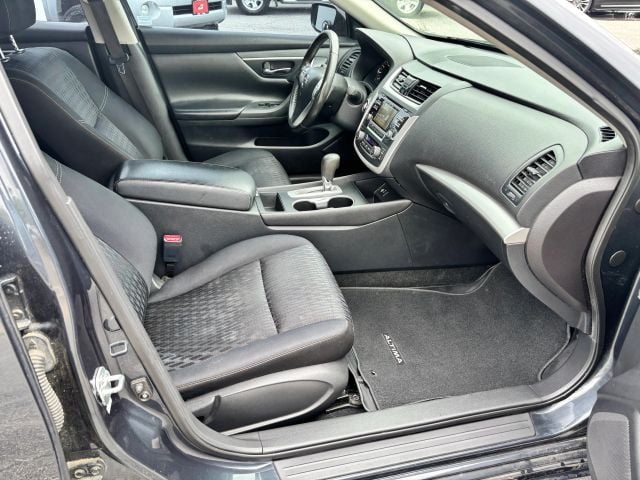 Pre-Owned 2017 Nissan Altima 2.5 SV Sedan 4D - photo - 13