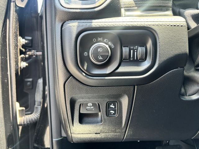 Pre-Owned 2021 Ram 1500 Crew Cab Limited Pickup 4D 5 1/2 ft - photo - 35