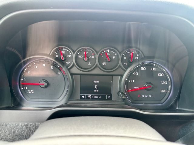 Pre-Owned 2020 Chevrolet Silverado 1500 Crew Cab Custom Trail Boss Pickup 4D 5 3/4 ft - photo - 29