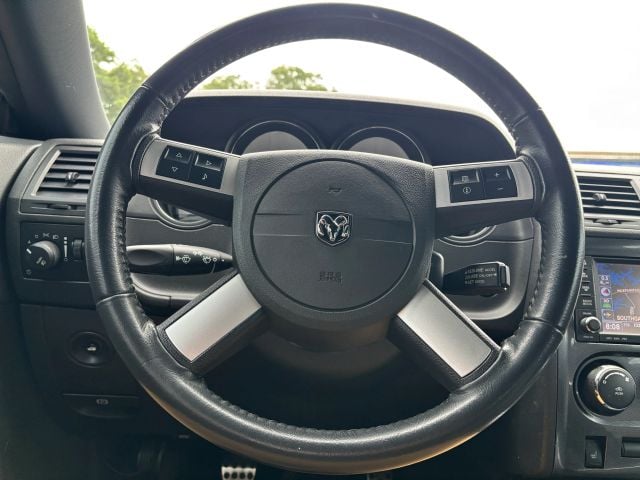 Pre-Owned 2009 Dodge Challenger R/T Coupe 2D - photo - 32