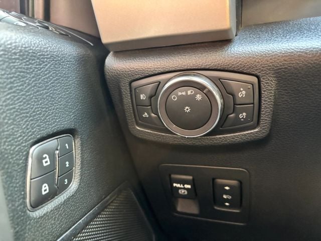 Pre-Owned 2019 Ford F150 SuperCrew Cab Lariat Pickup 4D 5 1/2 ft - photo - 29