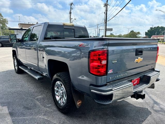 Pre-Owned 2016 Chevrolet Silverado 2500 HD Crew Cab LTZ Pickup 4D 6 1/2 ft - photo - 5