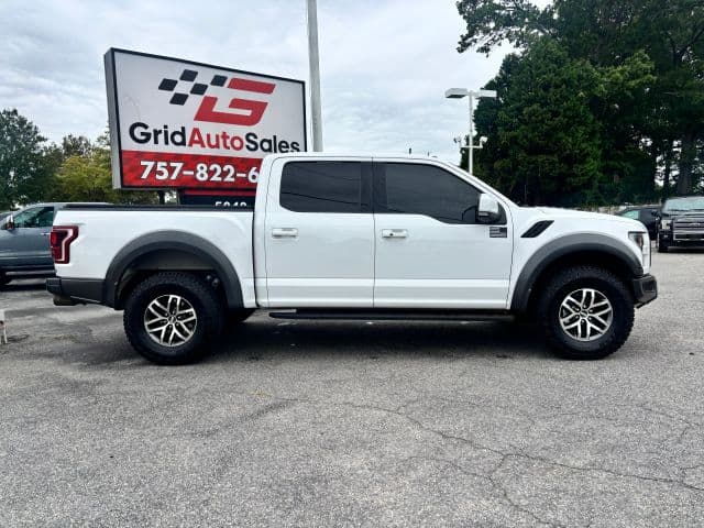 Pre-Owned 2018 Ford F150 SuperCrew Cab Raptor Pickup 4D 5 1/2 ft - photo - 1