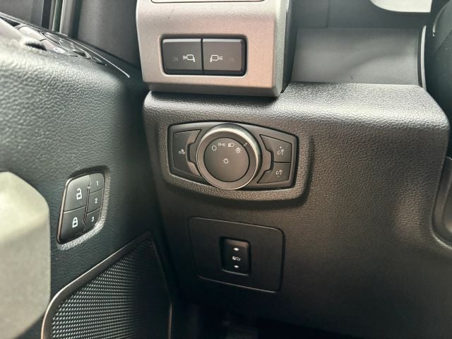 Pre-Owned 2018 Ford F150 SuperCrew Cab Raptor Pickup 4D 5 1/2 ft - photo - 38