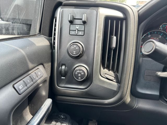 Pre-Owned 2016 Chevrolet Silverado 2500 HD Crew Cab LTZ Pickup 4D 6 1/2 ft - photo - 31
