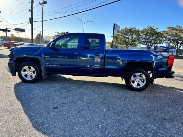 Pre-Owned 2017 Chevrolet Silverado 1500 Double Cab Z71 LT Pickup 4D 6 1/2 ft - photo - 6