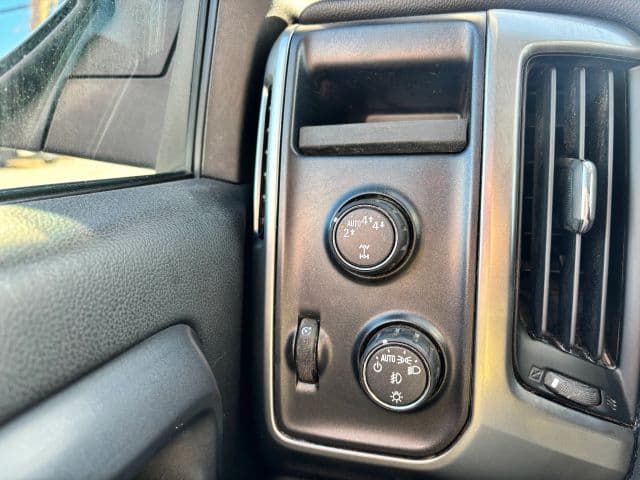 Pre-Owned 2017 Chevrolet Silverado 1500 Double Cab Z71 LT Pickup 4D 6 1/2 ft - photo - 25