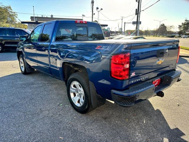 Pre-Owned 2017 Chevrolet Silverado 1500 Double Cab Z71 LT Pickup 4D 6 1/2 ft - photo - 5
