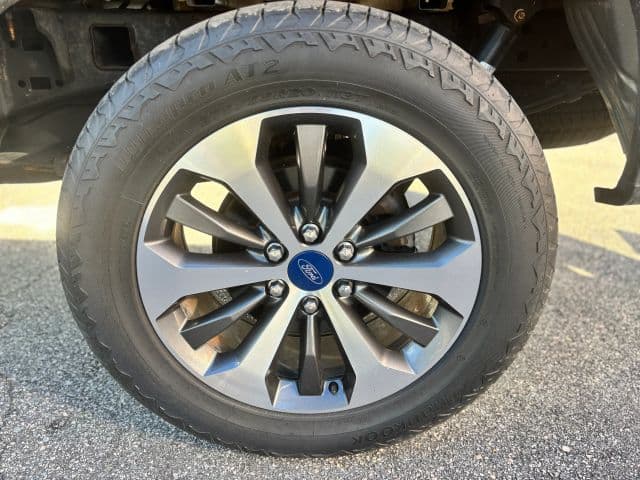 Pre-Owned 2018 Ford F150 SuperCrew Cab XLT Pickup 4D 5 1/2 ft - photo - 14