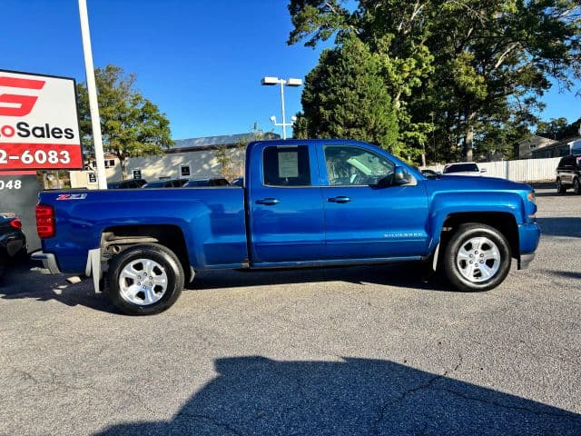 Pre-Owned 2017 Chevrolet Silverado 1500 Double Cab Z71 LT Pickup 4D 6 1/2 ft - photo - 1