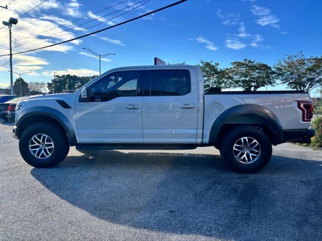 Pre-Owned 2017 Ford F150 SuperCrew Cab Raptor Pickup 4D 5 1/2 ft - photo - 6