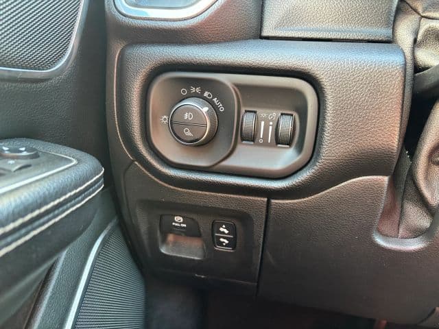 Pre-Owned 2019 Ram 1500 Crew Cab Laramie Pickup 4D 6 1/3 ft - photo - 34