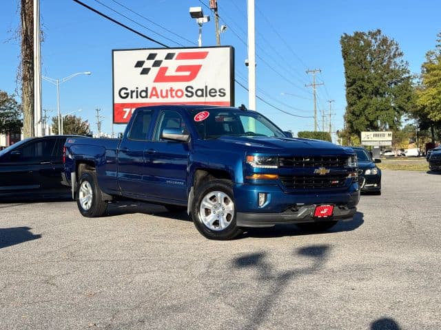 Pre-Owned 2017 Chevrolet Silverado 1500 Double Cab Z71 LT Pickup 4D 6 1/2 ft - photo - 0