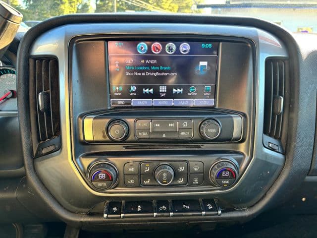 Pre-Owned 2017 Chevrolet Silverado 1500 Double Cab Z71 LT Pickup 4D 6 1/2 ft - photo - 19